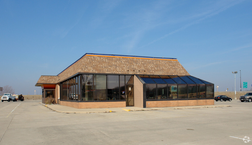 Primary Photo Of 6001 S 6th St Frontage Rd, Springfield Fast Food For Lease