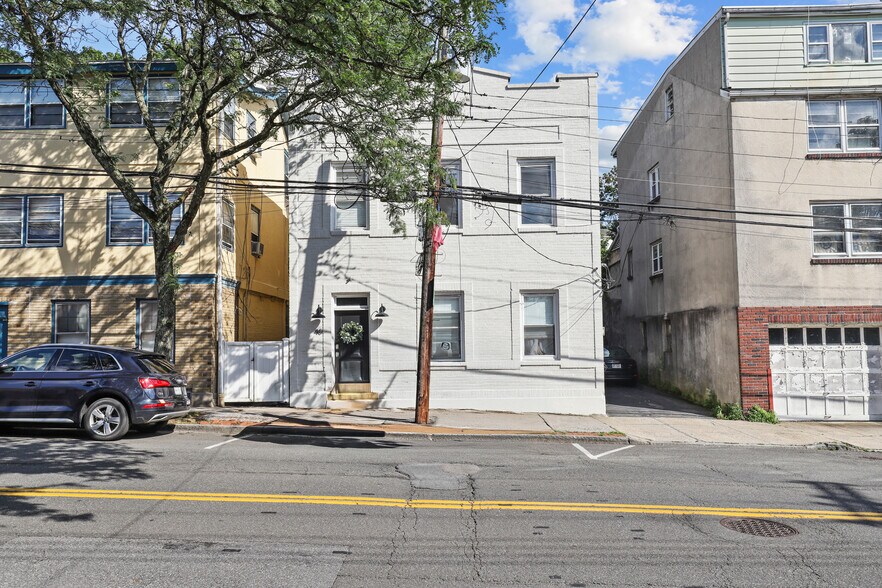 Primary Photo Of 40 Main St, Dobbs Ferry Apartments For Sale