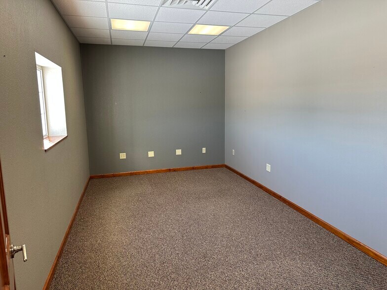 More Photos Of 7435 Kent Ave, Eau Claire Flex For Lease