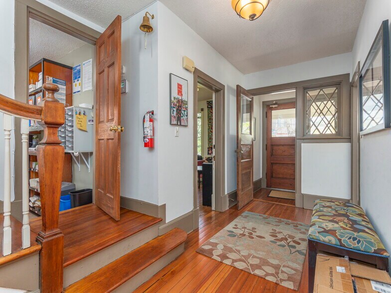 More Photos Of 93 Church St, Asheville Office For Lease
