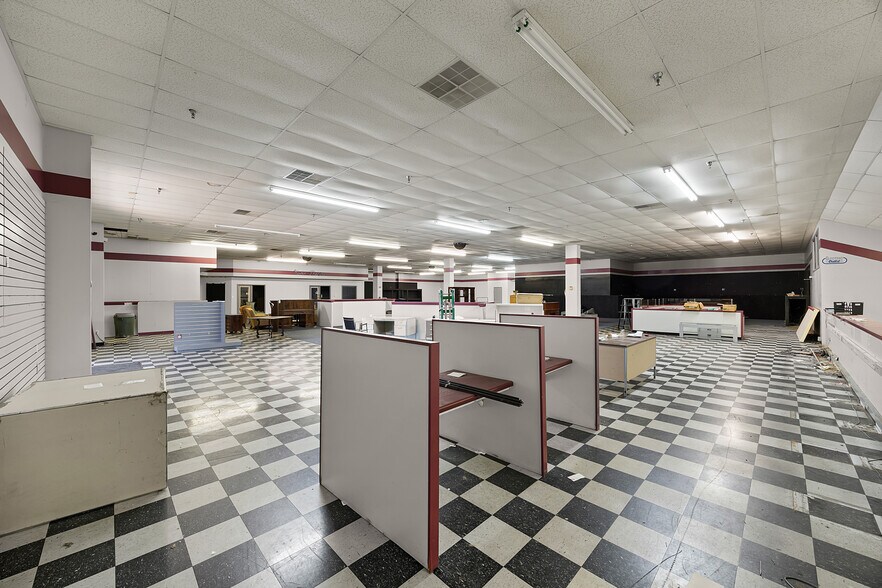 More Photos Of 2058 Hollywood Dr, Jackson Freestanding For Sale