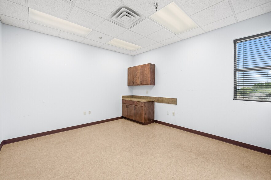 More Photos Of 7202 Slide Rd, Lubbock Medical For Lease
