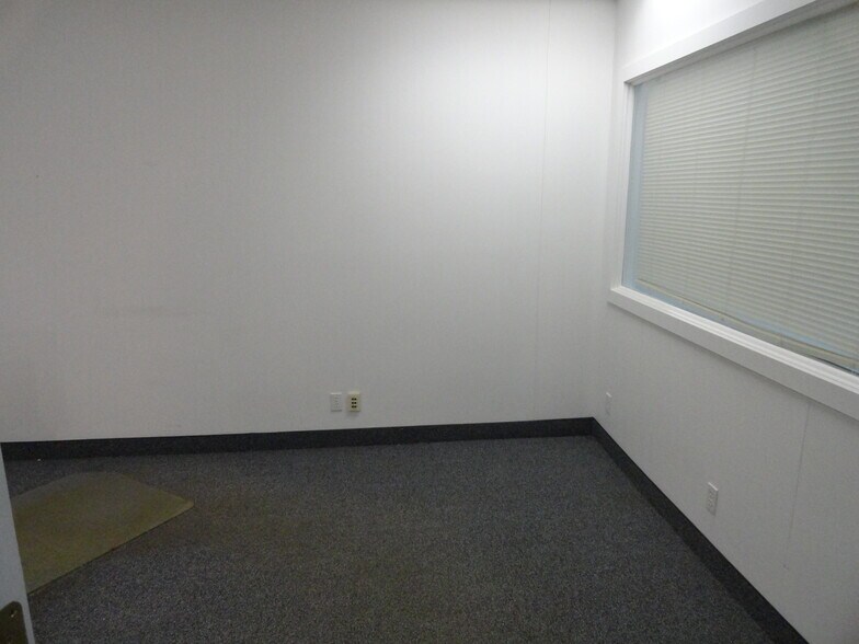 More Photos Of 6015 W Pierson Rd, Flushing Office For Sale