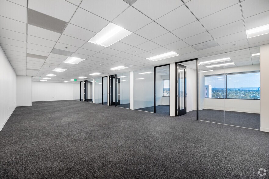 More Photos Of 401 Wilshire Blvd, Santa Monica Office For Lease