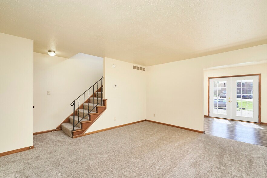 More Photos Of 926 Russell Ave, Akron Apartments For Sale