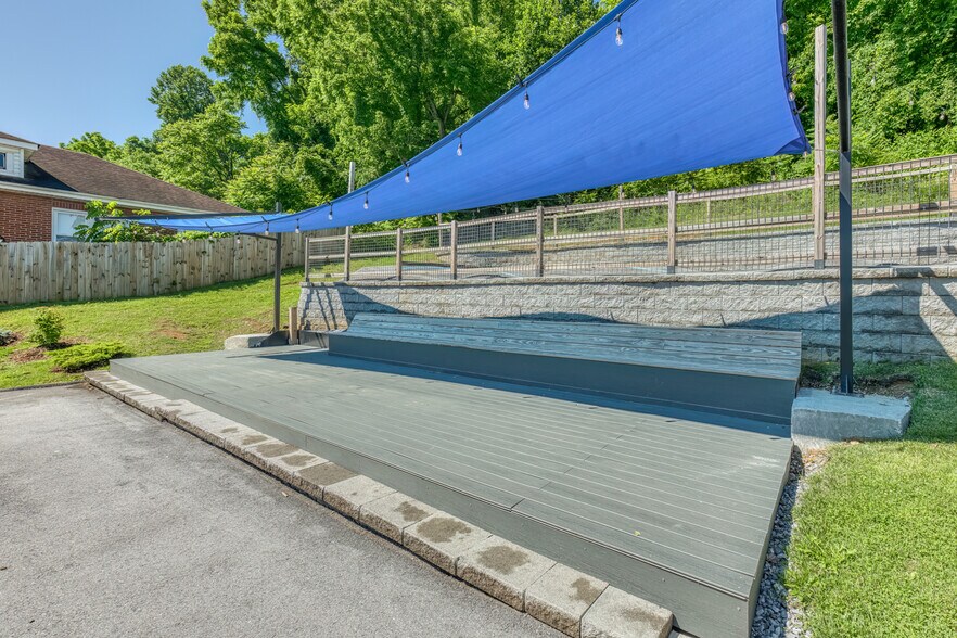 More Photos Of 640 E Maple St, Johnson City Bar For Sale