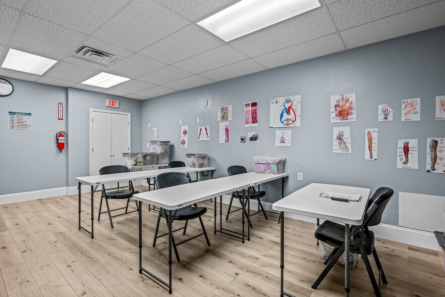 More Photos Of 1774 S Grant Ave, Springfield General Retail For Sale