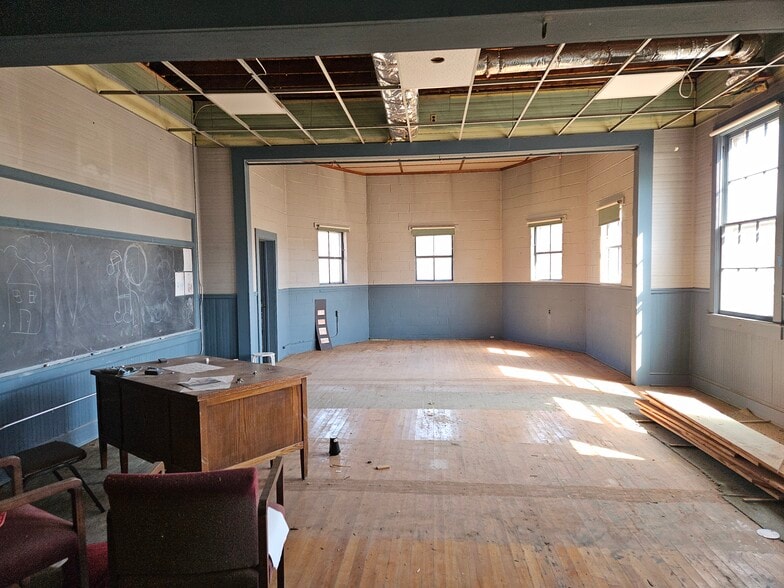 More Photos Of 985 White Oak Rd, Fredericksburg Specialty For Sale