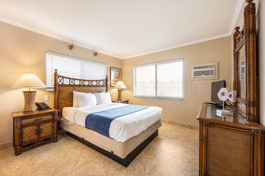 More Photos Of 2648 NE 32nd St, Fort Lauderdale Hotel For Sale