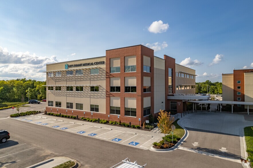 Primary Photo Of 1980 SE Blue Pky, Lee's Summit Medical For Lease