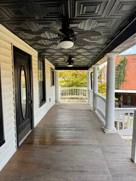 More Photos Of 553 W Main St, Sylva Restaurant For Lease