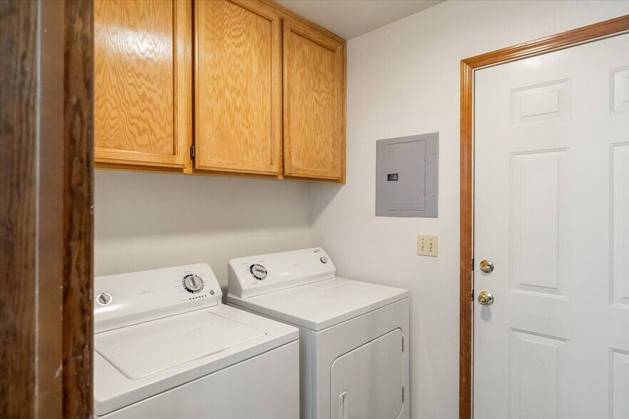 More Photos Of 416 Alder St, Mount Shasta Apartments For Sale