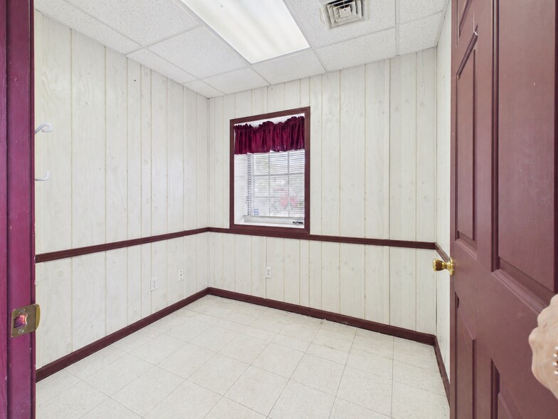 More Photos Of 3164 Lewis Ave, Ida Medical For Lease