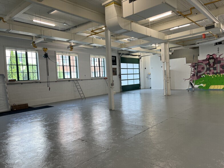 More Photos Of 1892 Rue Payette, Montréal Flex For Lease