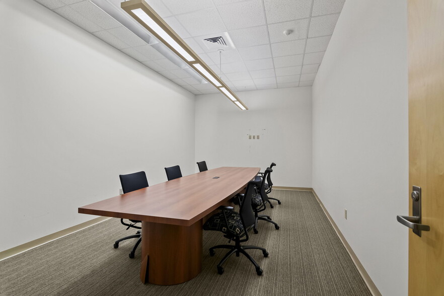 More Photos Of 15 SW Old State Capitol Plz, Springfield Office For Sale