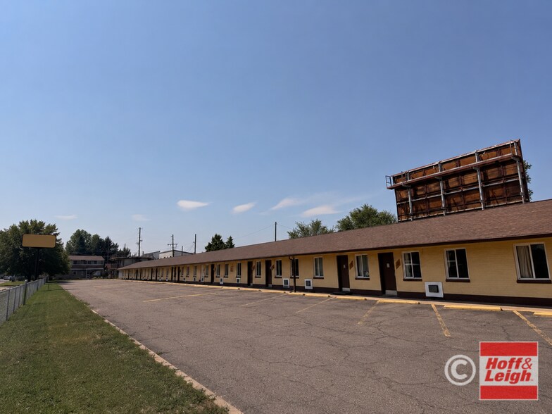 Primary Photo Of 505 Sheridan Blvd, Lakewood Hotel For Sale
