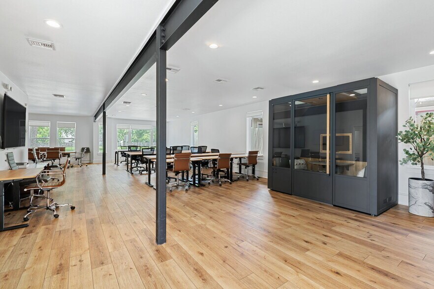 More Photos Of 1801 E Cesar Chavez St, Austin Loft Creative Space For Lease