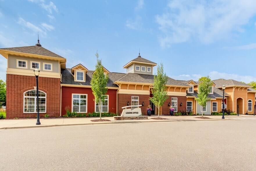 More Photos Of 10225 City Walk Dr, Woodbury Apartments For Sale