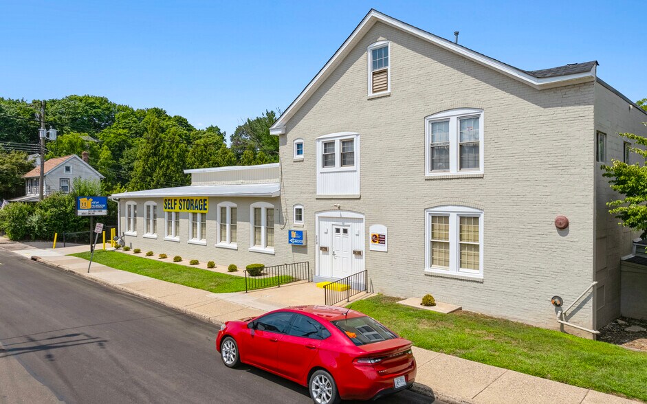 More Photos Of 113 E Chestnut St, Souderton Self Storage For Sale