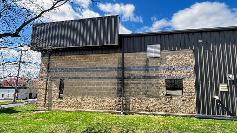 More Photos Of 475 Business Park Ln, Allentown Warehouse For Sale