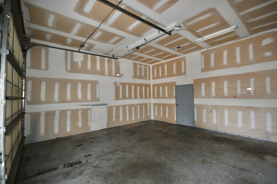 More Photos Of 17218 Toledo Blade Blvd, Port Charlotte Unknown For Lease