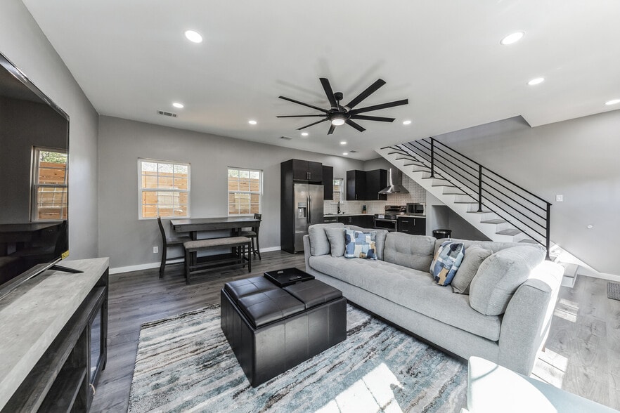 More Photos Of 6111 Atwood St, Austin Multifamily For Sale
