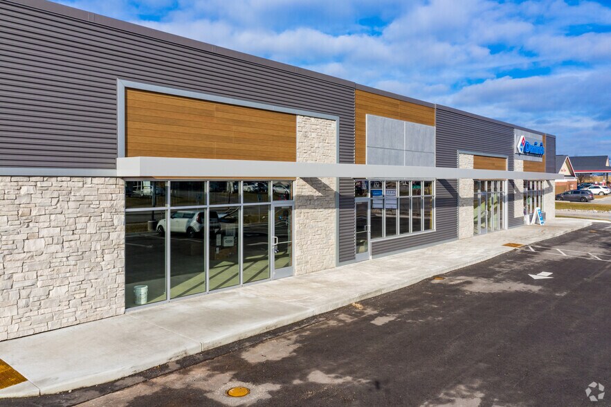 More Photos Of 2670 Monroe Rd, De Pere Freestanding For Lease