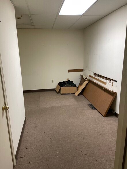 More Photos Of 1063 E Parkway South, Memphis Flex For Sale