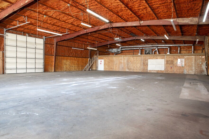 More Photos Of 15503 TX-110, Whitehouse Warehouse For Lease