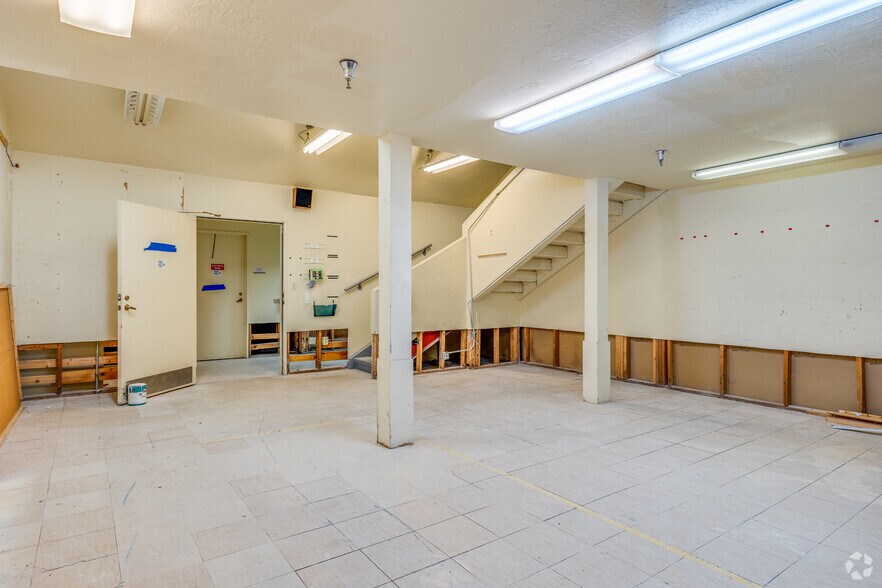 More Photos Of 13818 N Thunderbird Blvd, Sun City Rehabilitation Center For Sale