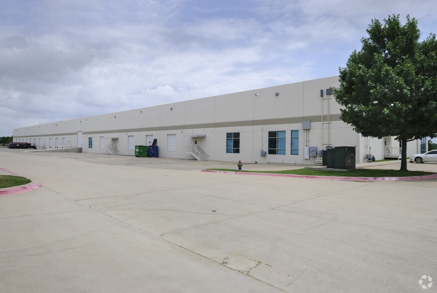More Photos Of 5325 FAA Blvd, Irving Warehouse For Lease