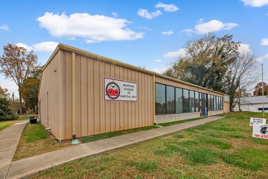 Primary Photo Of 5106 Wilkinson Blvd, Cramerton Freestanding For Sale