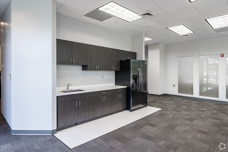 More Photos Of 8201 Corporate Dr, Landover Office For Lease