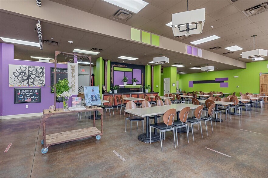 More Photos Of 15 S Beneva Rd, Sarasota Restaurant For Lease