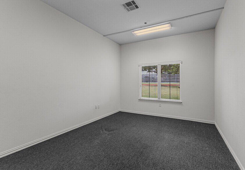 More Photos Of 905 Trophy Club Dr, Trophy Club Office For Lease