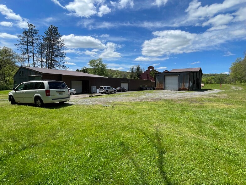 More Photos Of 102-103 Hicks Road Rd, Renfrew Flex For Sale