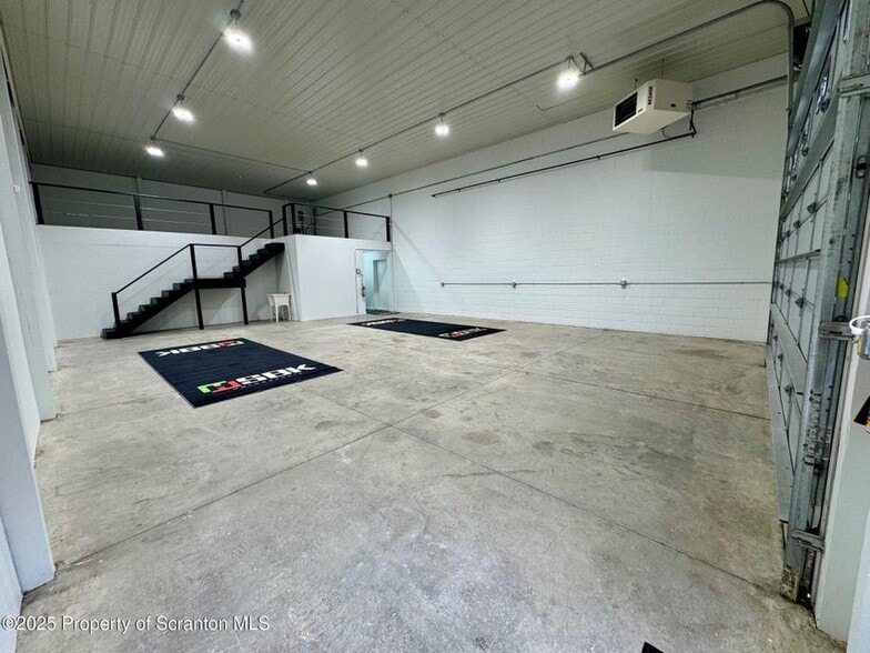 More Photos Of 151 Brown Rd, Pittston Warehouse For Lease