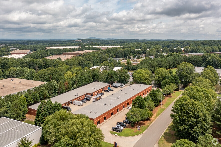 More Photos Of 6820 Meadow Ridge Ct, Alpharetta Light Manufacturing For Lease
