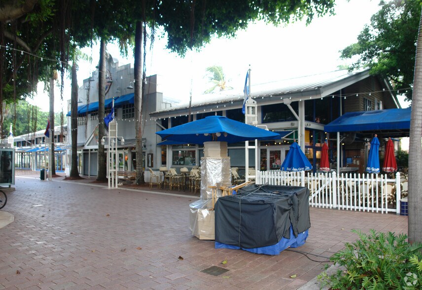 Primary Photo Of 401 Biscayne Blvd, Miami Freestanding For Lease