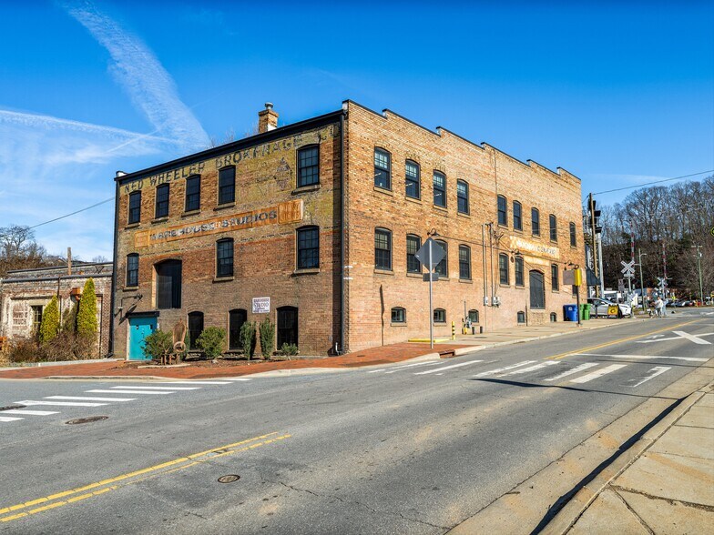 More Photos Of 170 Lyman St, Asheville Office For Lease