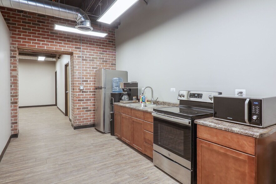 More Photos Of 929 Childs St, Wheaton Warehouse For Sale