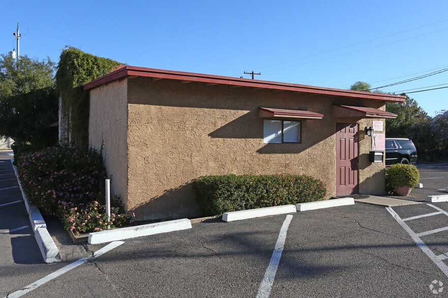 More Photos Of 709 E Claremont St, Phoenix General Retail For Sale