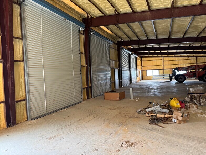 More Photos Of 112-120 Cove Harbor North, Rockport Warehouse For Lease
