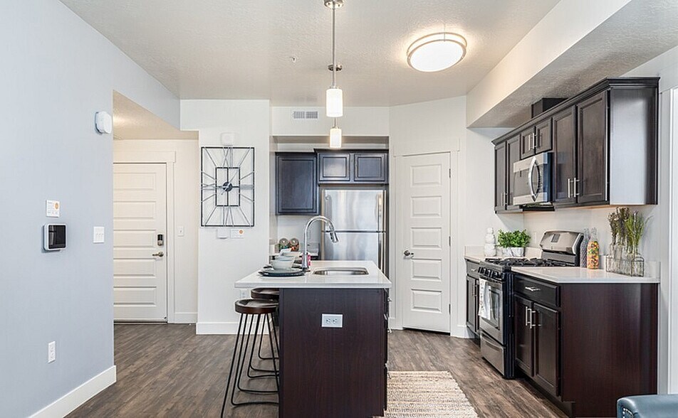 More Photos Of 196 W Vine St, Murray Apartments For Lease
