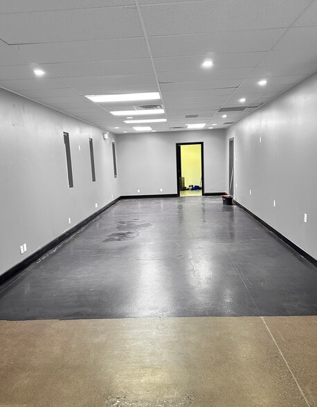 More Photos Of 6507-6511 Bowness Rd NW, Calgary Storefront For Lease