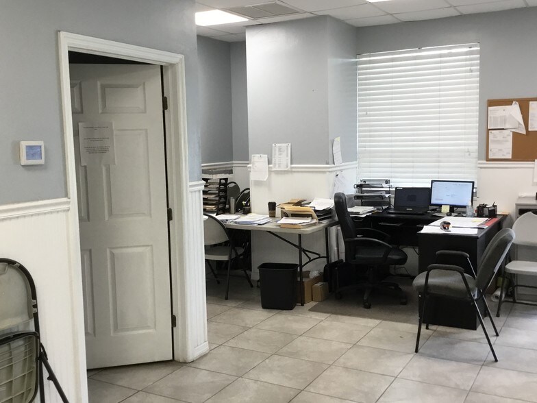 More Photos Of 5612 6th St W, Lehigh Acres Warehouse For Lease