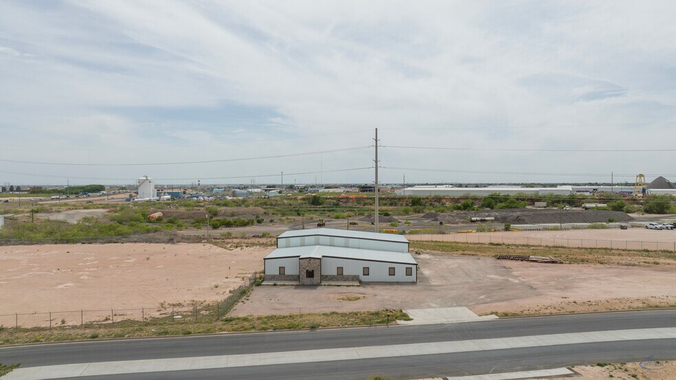 More Photos Of 1010 S Meadow Ave, Odessa Warehouse For Sale