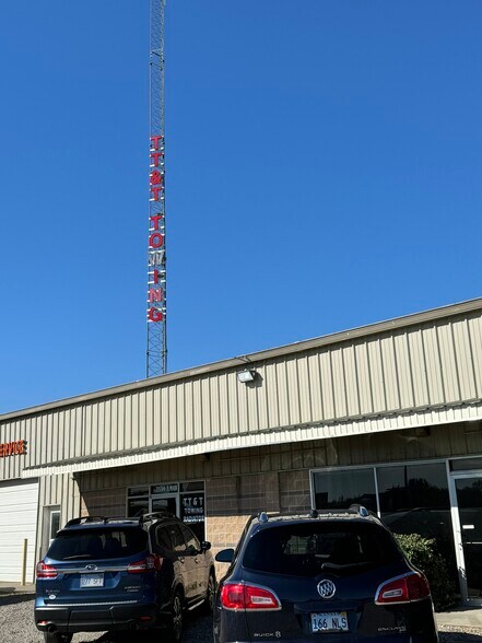 More Photos Of 2534 S Elm St, Ottawa Industrial For Sale