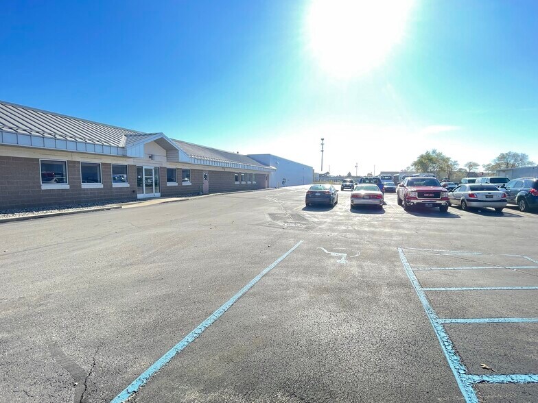 More Photos Of 2325 Sybrant Rd, Traverse City Warehouse For Lease