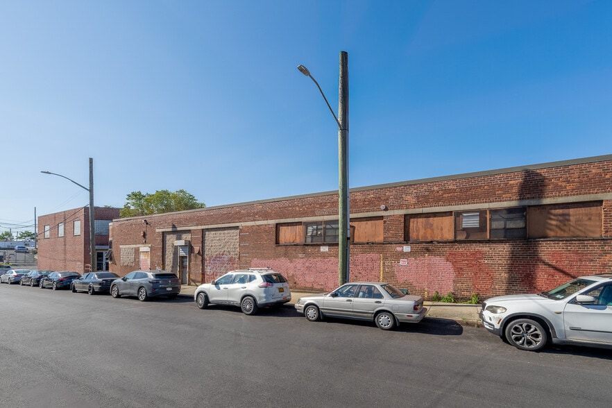 More Photos Of 8950 127th St, Richmond Hill Warehouse For Sale
